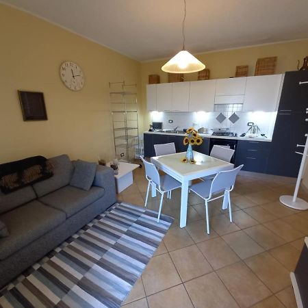 Flat Le Rose Apartment Paratico Bagian luar foto